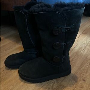 UGG Women’s Bailey Button Triplet, Black, US Size 7